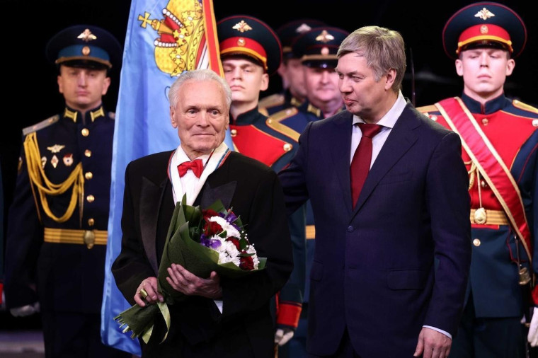 Алексей Русских поздравил ульяновцев с 80-летием региона.